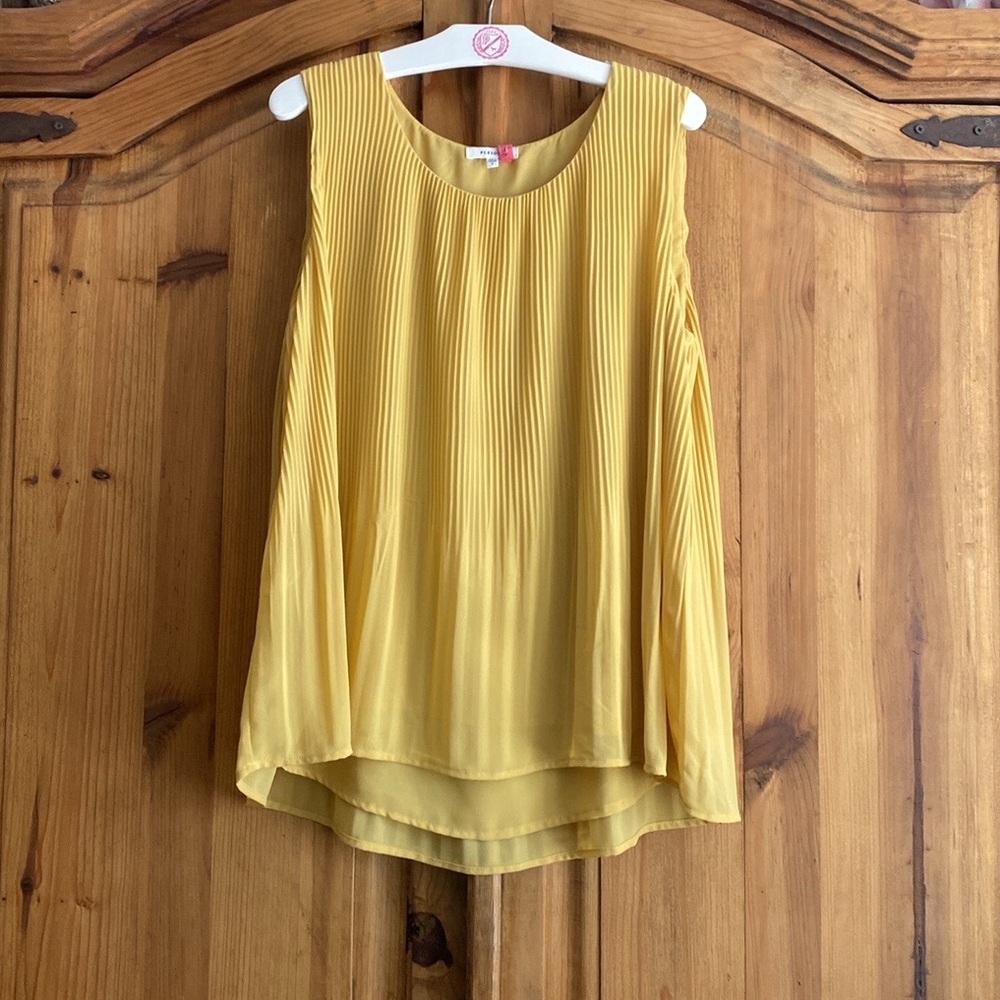 Pleione Pleated Sleeveless Blouse